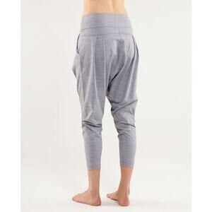 Lululemon Happy Hatha Crop Heathered Fossil Gray‎ Size 6
